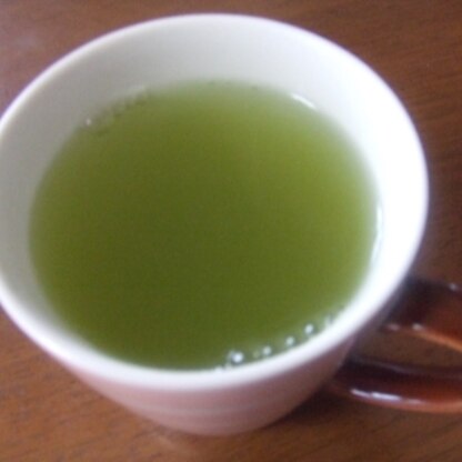 お茶にはちみつなんて！って思ったけど意外と合うんですね。
紅茶感覚でおいしく飲めました。
むしろ緑茶の方がさっぱりで好きかも。